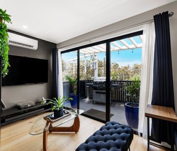 Stunning Town Residence in the Heart of Ringwood - Photo 1