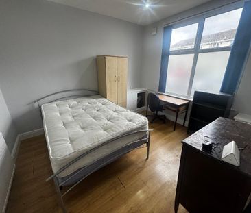 4 bedroom terraced house to rent - Photo 1