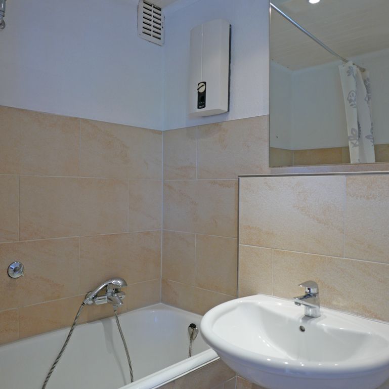 Lichtdurchflutete 2-Zimmer-Wohnung in Bremen-Hastedt - Foto 1