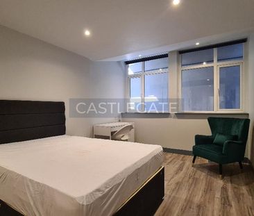 1 bedroom in a flat share to rent - Photo 6