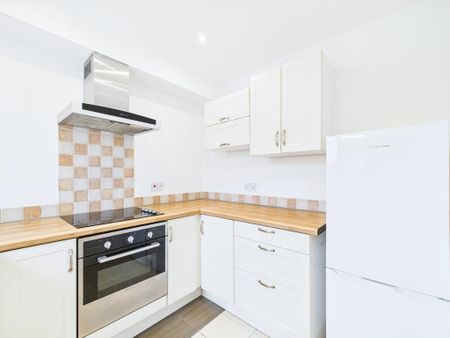 2 bedroom ground floor flat to rent - Photo 5