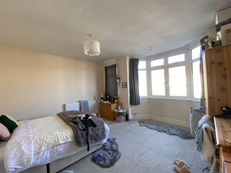 5 bedroom semi-detached house to rent - Photo 2