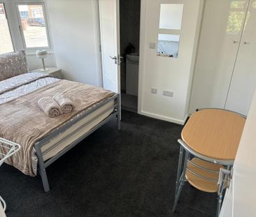 Property to rent - Photo 5