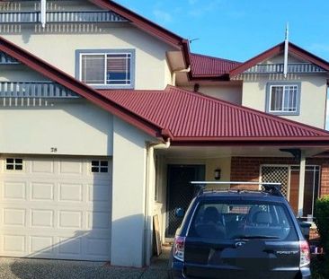 CENTRAL LOCATION - SPACIOUS 4 BEDROOMS TOWNHOUSE - Photo 5