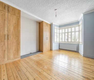 Semi-detached House to rent - Heather Road, Lee, SE12 - Photo 6