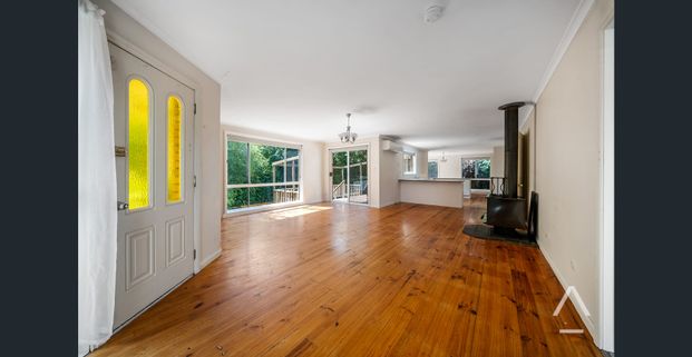 Sunny 3-Bedroom Home in Quiet Cul-de-Sac - Photo 1