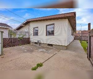 4 Bed 2 Bath Duplex North Edmonton For Rent - Photo 3
