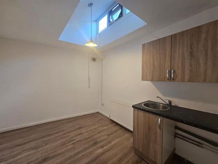 Studio to rent - Photo 3