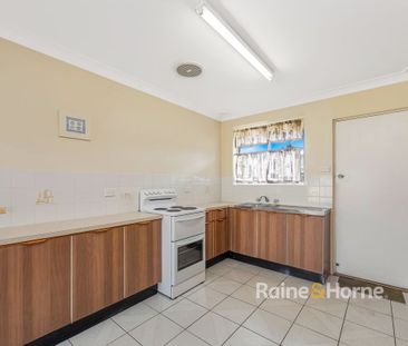 UNIT IN GREAT LOCATION! - Photo 4