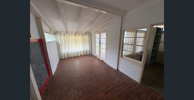 STYLISH 2 BEDDER STEPS FROM THE PARK AND THE NEW GRAFTON POOL - Photo 1