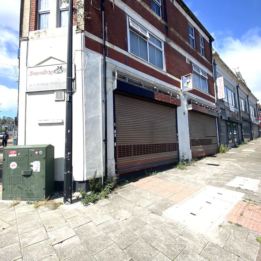 £1,250 PCM, Large Retail Property to Let in Broad Street, Barry, Vale of Glamorgan, CF62 7AD - Photo 2