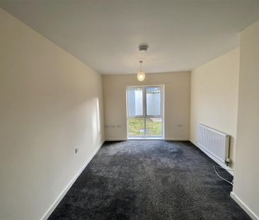 2 bedroom end of terrace house to rent - Photo 1