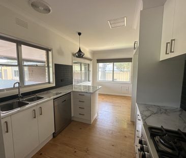 42 Hamilton Street, SHEPPARTON VIC 3630 - Photo 3