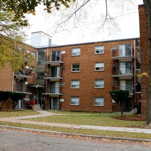 Randal Court Apartments - Photo 2