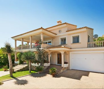 Elegant luxury villa with stunning sea views in Nova Santa Ponsa - Photo 4