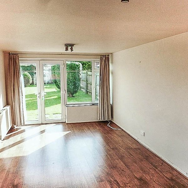 2 bedroom apartment to rent De Freville Court, Great Shelford, Cambridge, CB22 - Photo 1