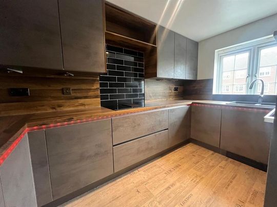 3 bedroom end of terrace house to rent - Photo 1