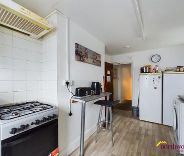 1 bedroom in a house share to rent - Photo 4