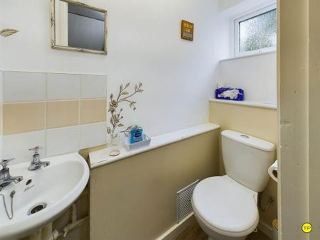 1 bedroom in a house share to rent - Photo 5