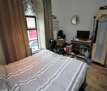 4 bedroom flat to rent - Photo 6
