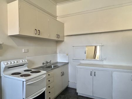 Updated and ready, right in the City Centre! - Photo 5