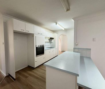 Refreshed family home in great location - Photo 5