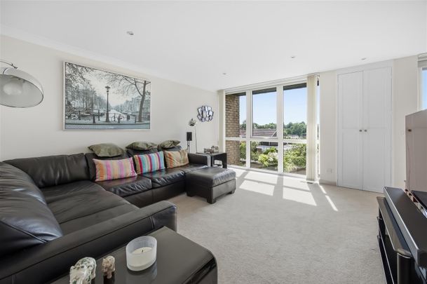 Old Vicarage Green, Keynsham, Bristol - Photo 1