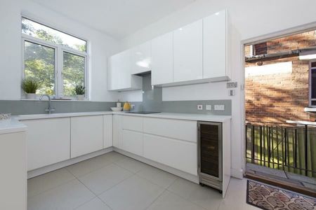 3 Bedroom Flat To Let - Photo 4