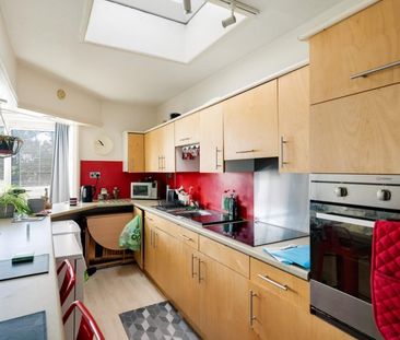 2 Bed Flat - Photo 2