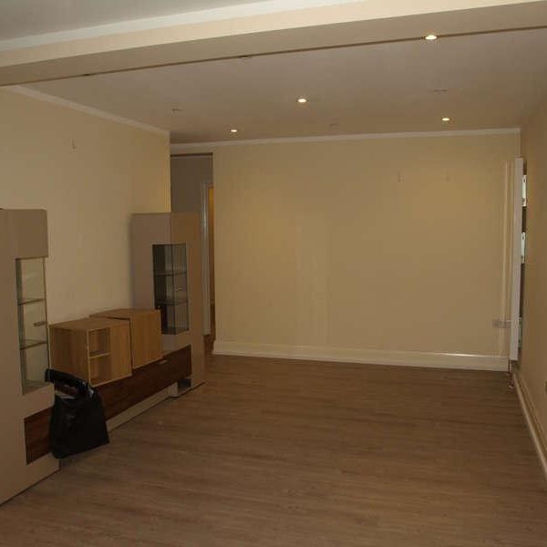 Hatch End, HA5 - Photo 1