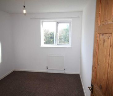 2 bedroom end of terrace house to rent - Photo 2