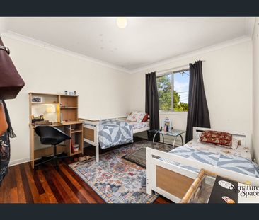 Welcome to 7 Russell Drive, Redbank Plains—a light-filled, classic ... - Photo 4