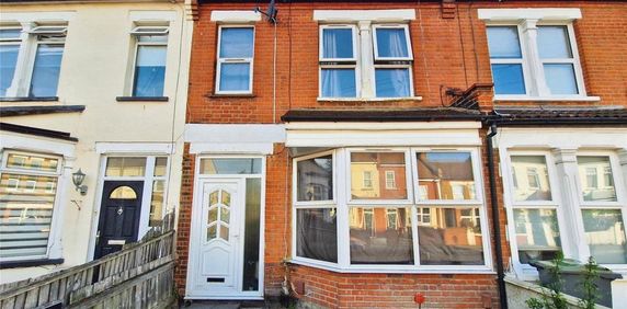 1 bedroom in a house share to rent - Photo 2