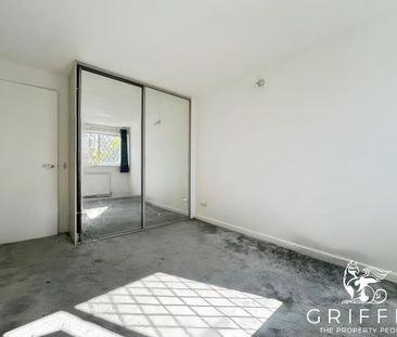 Pitsea, Basildon - Photo 6