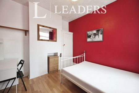 4 bedroom house to rent Guildford Road, PO1 - Photo 5