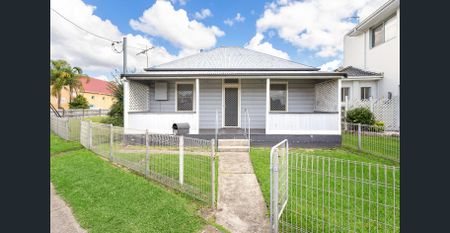 Tidy Family Home - Photo 3