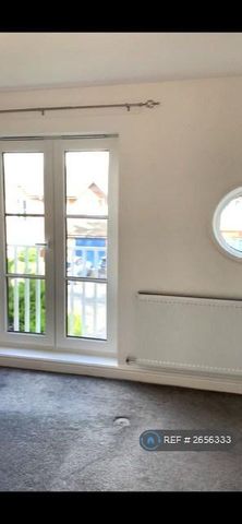 3 bedroom end of terrace house to rent - Photo 2