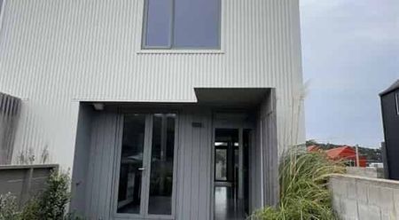 Modern 2 bedroom unit - Newtown - Photo 3