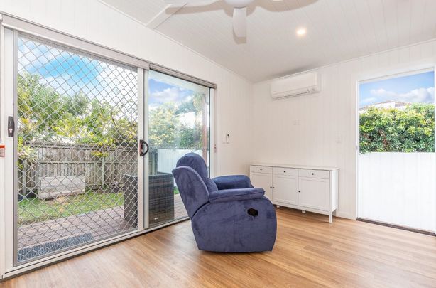 Private, Partially Furnished Granny Flat - Lawn Maintenance Included! - Photo 1