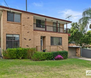 Spacious House, Great Location! - Photo 5