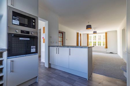 4 bed Semi Detached for rent - Photo 3