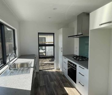 Modern and sunny three-bedroom home - Photo 1