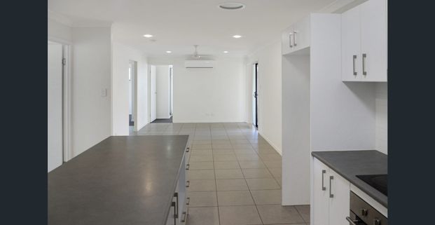 Low maintenance 3 bedroom Duplex - Photo 1
