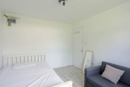 Price £675 pcm - Let - Photo 2