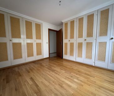 Beautiful and spacious 3.5 room apartment in a quiet location with ... - Photo 2