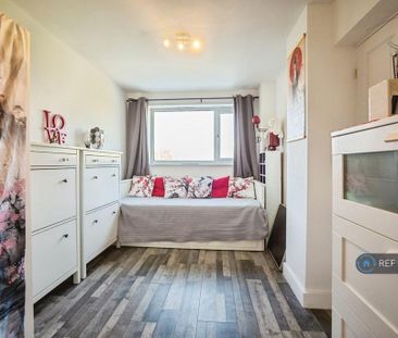 5 bedroom semi-detached house to rent - Photo 2