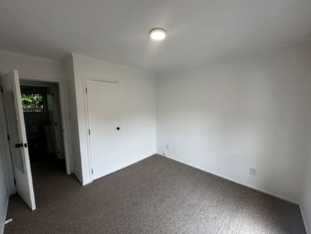 2 Bedrooms Plus Study - Photo 3