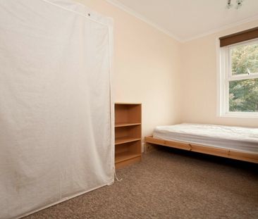 5 Bed Student House Clavin Road - SEE VIDEO TOUR - Photo 1