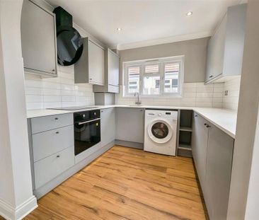 3 bedroom semi-detached bungalow to rent - Photo 6