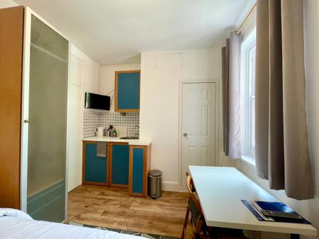 Flat 306 Fulham Palace Road, Fulham W6 9HH - Photo 3